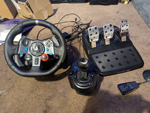 G29 steering wheel - with, pedals